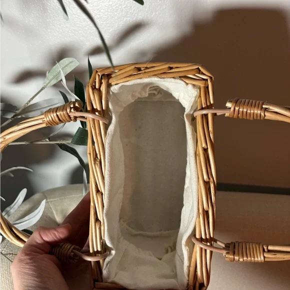 Satin White Flower Girl Puff Sleeve Dress- 2T Made in Ukraine - Picture 6 of 12